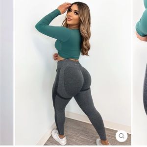 Peachy Bunz scrunch butt leggings navy and black